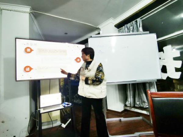 公司積極開展員工培訓(xùn)(圖1) 公司積極開展員工培訓(xùn)(圖1)